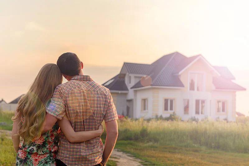 couple-looking-at-home